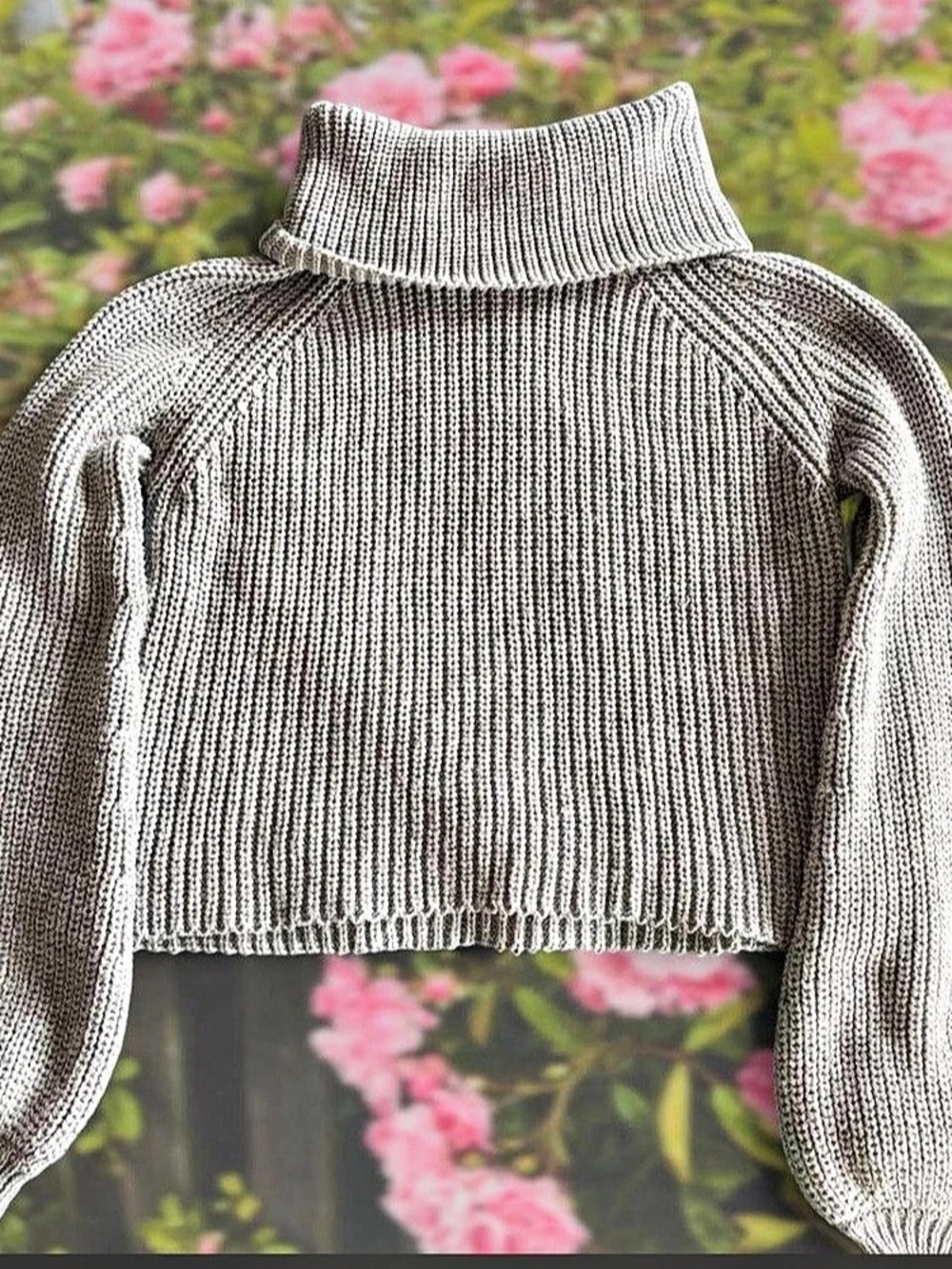 Gray Cropped Turtleneck Sweater Like New